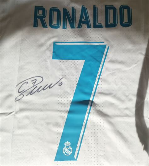 Cristiano Ronaldo con la maglia del Real Madrid
