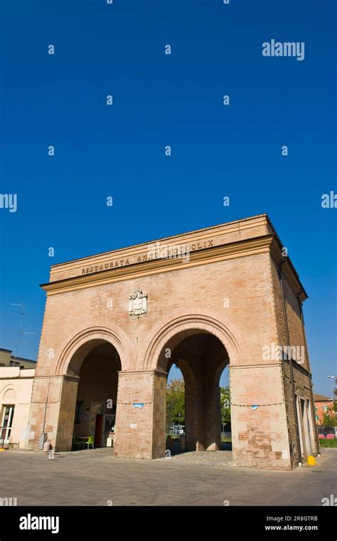 Rappresentazione storica della Porta Santa Croce di Parma