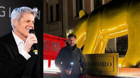 Claudio Baglioni con un Tapiro d'Oro