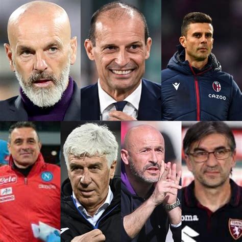 Allenatori di calcio giovanile che discutono tattiche