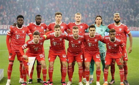 Squadra di calcio Bayern Monaco celebra la vittoria