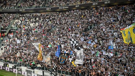 Tifosi della Juventus all'Allianz Stadium