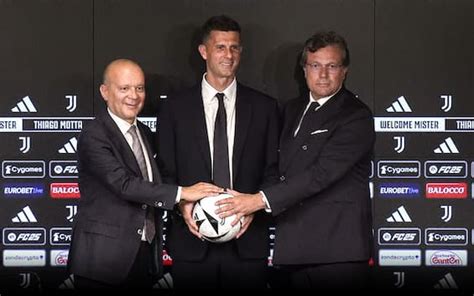 Thiago Motta durante la presentazione alla Juventus