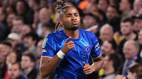 Nkunku mentre segna il gol del 2-1 per il Chelsea nei supplementari