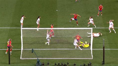 Fernando Torres e il palo colpito