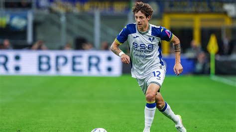 Domagoj Bradarić in azione con la maglia dell'Hellas Verona