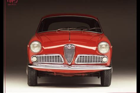 Il frontale di una Alfa Romeo 1900 con il trilobo