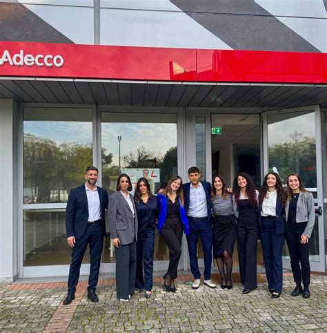 Foto della facciata di una filiale Adecco