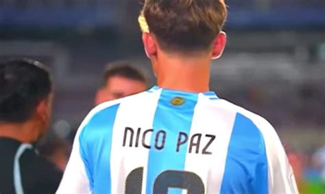 Nico Paz con la maglia dell'Argentina