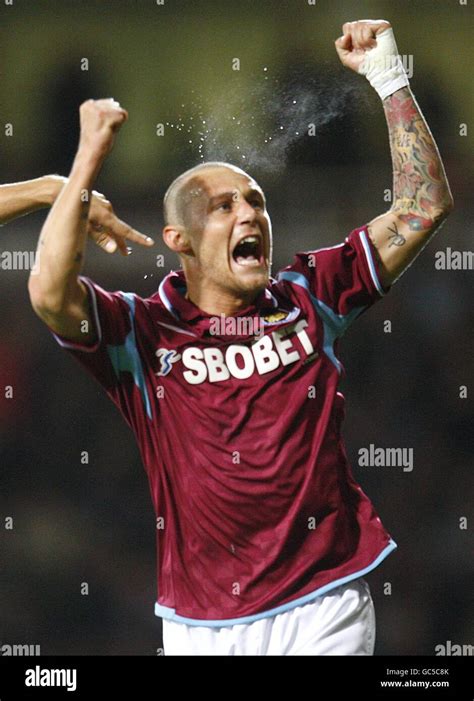 Alessandro Diamanti in maglia West Ham