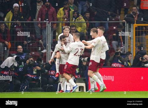 Alejandro Garnacho festeggia un gol