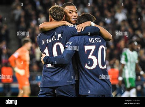 Neymar festeggia un gol con il PSG