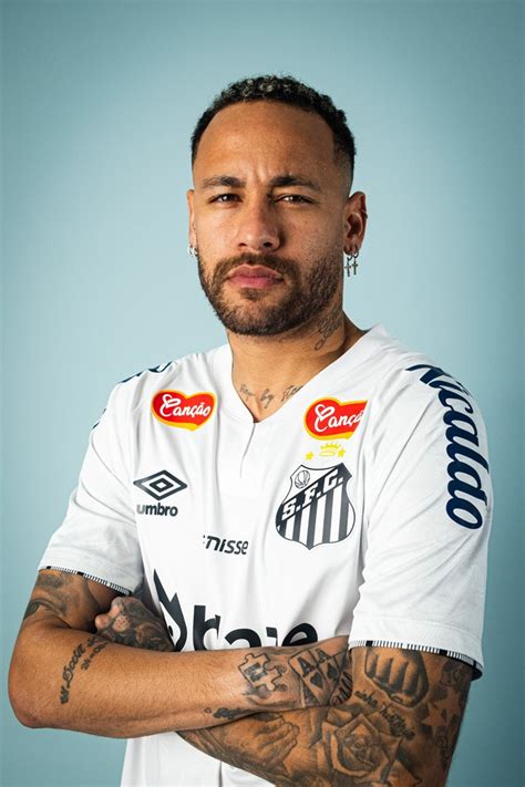 Neymar con la maglia del Santos