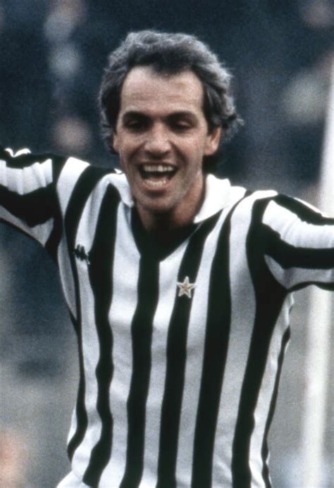 Schermata della home page del sito ufficiale Juventus con evidenziata la sezione contatti