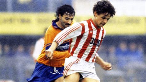 Roberto Baggio con il ginocchio fasciato dopo un infortunio