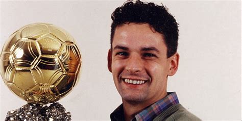 Roberto Baggio che riceve il Pallone d'Oro