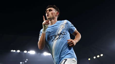 Phil Foden in azione con il Manchester City