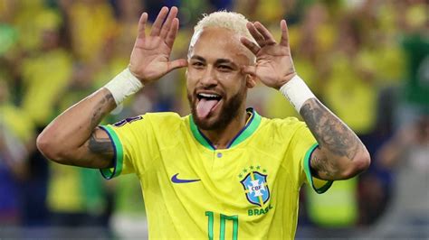 Neymar Jr esegue una giocata di abilità