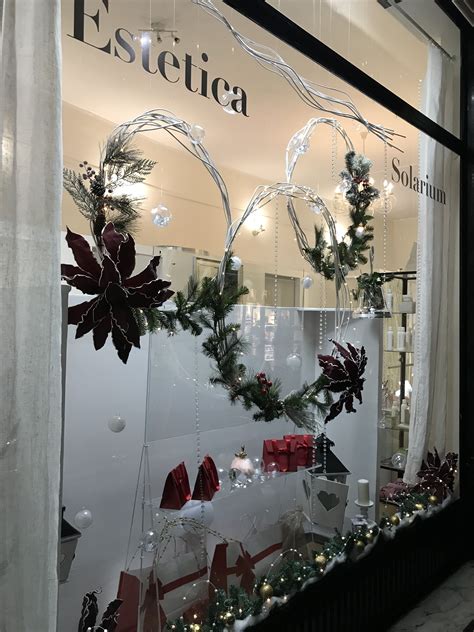 Vetrine natalizie nei negozi di Sassuolo