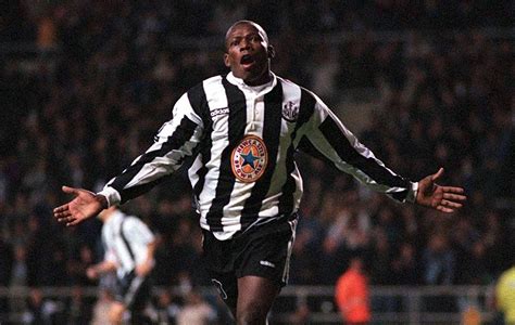 Faustino Asprilla con la maglia del Newcastle