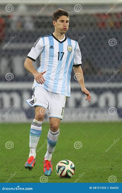 Federico Fernández durante una partita con lo Swansea City