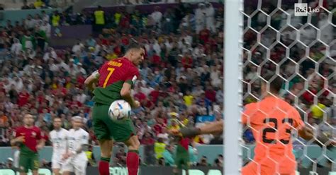 Cristiano Ronaldo che segna di testa