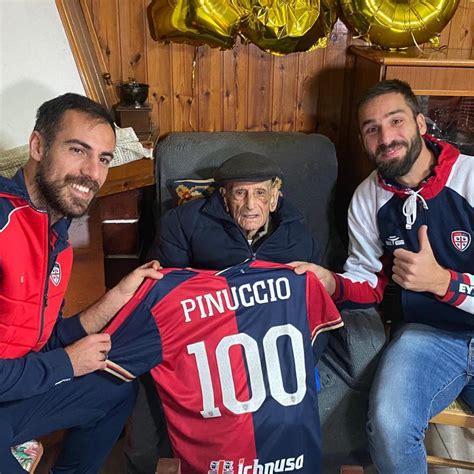 Leonardo Pavoletti con la maglia del Cagliari