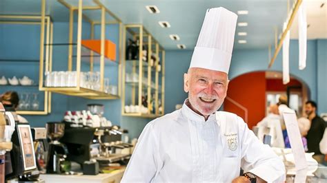 Maestro pasticciere Gianpaolo Calogiuri al lavoro