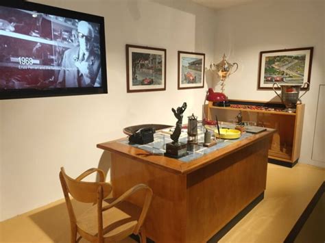 Ricostruzione dell'ufficio di Enzo Ferrari