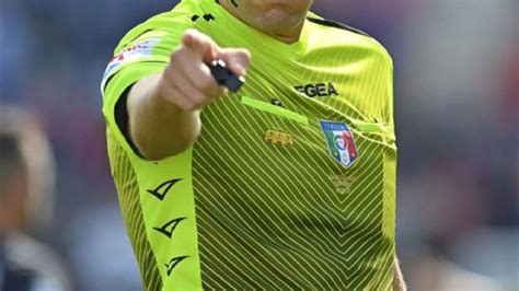La divisa dell'arbitro di calcio