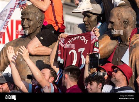 Dettaglio della statua 