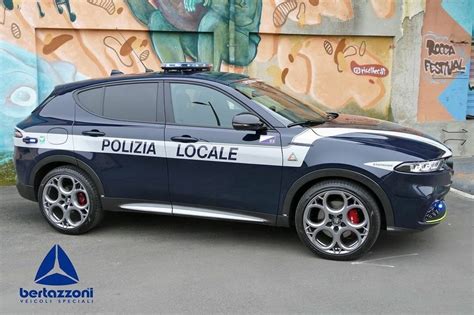 auto della polizia in azione