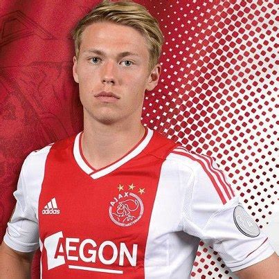Viktor Fischer con la maglia della nazionale danese