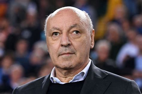 Beppe Marotta durante una conferenza stampa
