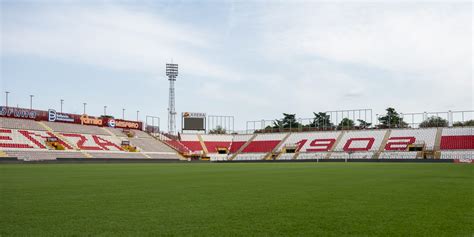 Il campo da gioco dello stadio Cini di Livorno