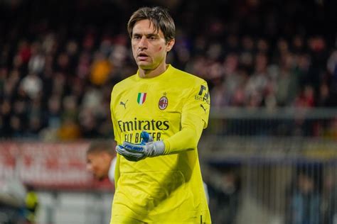 Ciprian Tatarusanu compie una parata decisiva