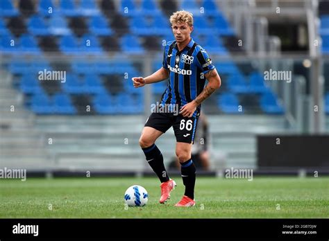 Matteo Lovato in azione su un campo da calcio