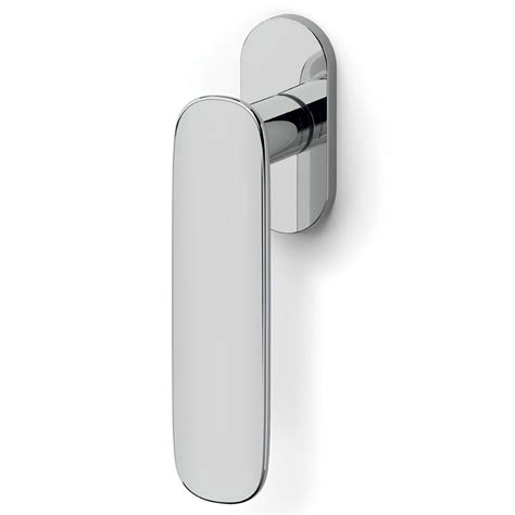 Evoluzione delle maniglie per finestre: dalla cremonese alla martellina DK