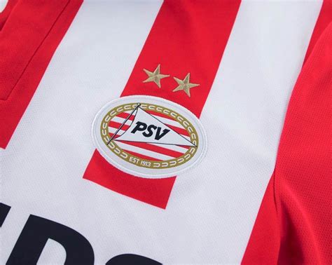 Stemma PSV Eindhoven e Barcellona che si fronteggiano