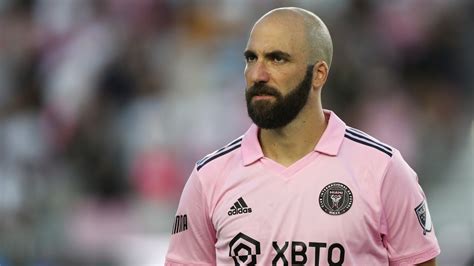 Gonzalo Higuaín in azione con la maglia del Real Madrid