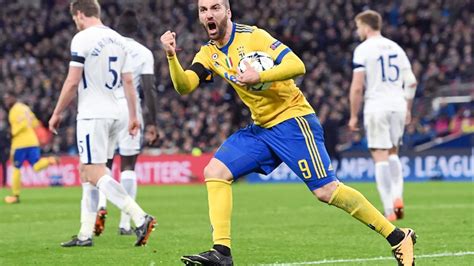 Gonzalo Higuaín celebra un gol