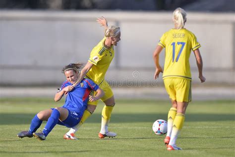 Partita di calcio femminile con giocatrici in azione