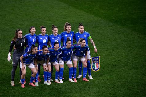 Grafico storico dell'evoluzione dei campionati di calcio femminile in Italia