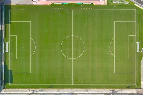 Un campo da calcio visto dall'alto