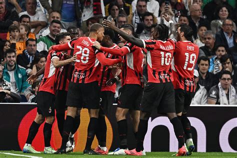 Giocatori del Milan in allenamento