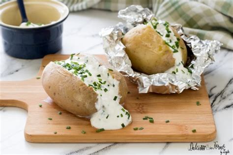 Patate al cartoccio sulla brace