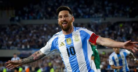 Lionel Messi celebra un gol con l'Argentina