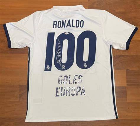 Cristiano Ronaldo con la maglia del Real Madrid