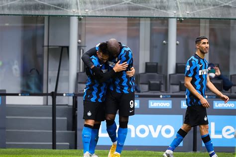 Simone Inzaghi e Romelu Lukaku durante un allenamento