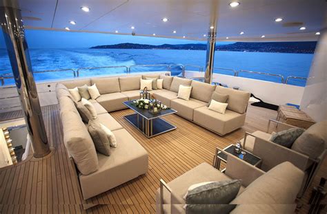 Interni lussuosi dello yacht 